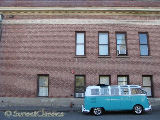 1965-vw-21-window-bus-402.jpg