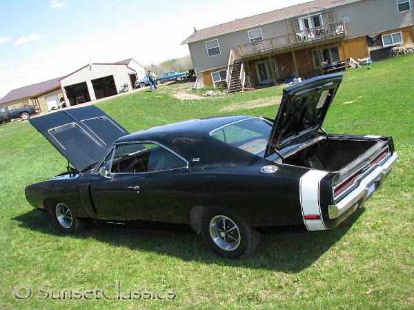 1970-dodge-charger-rt824.jpg